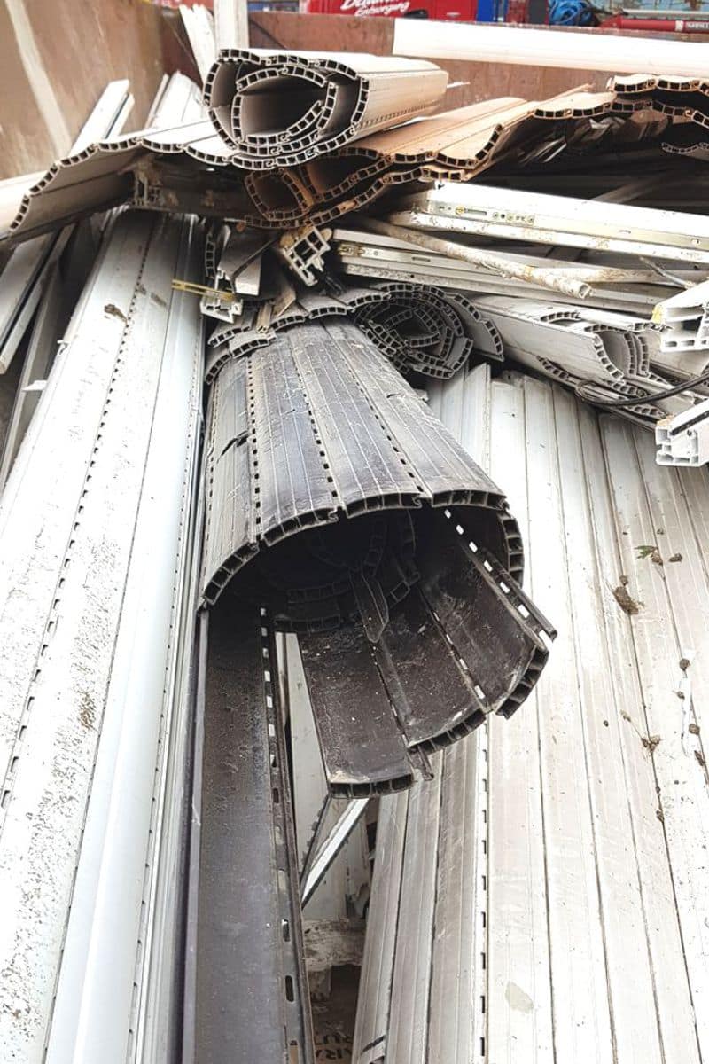 Fensterprofile und Rolläden ist ebenfalls Bau- und Abbruchabfall Fensterprofile und Rolläden ist ebenfalls Bau- und Abbruchabfall
