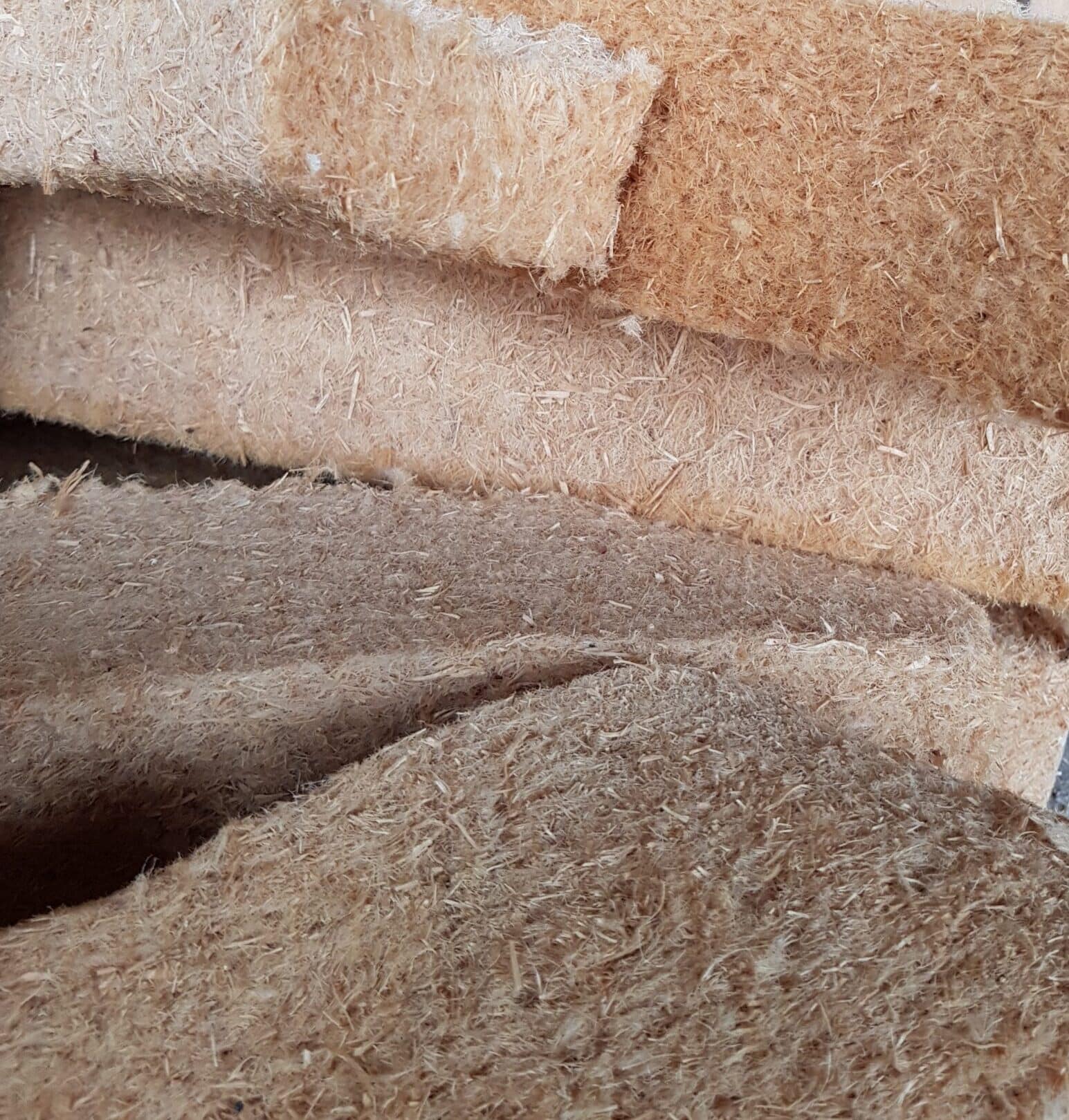 Abschnitte von Holzfaserdämmplatten Abschnitte von Holzfaserdämmplatten